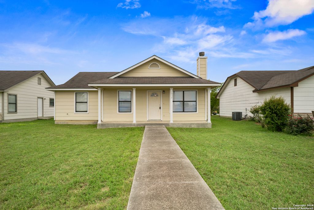 Photo of 1017 SCHERTZ PKWY, Schertz, TX 78154 (MLS # 1939856)