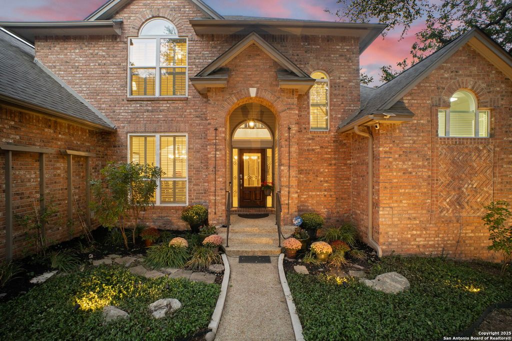 Photo of 16222 Robinwood Ln, San Antonio, TX 78248 (MLS # 1915806)