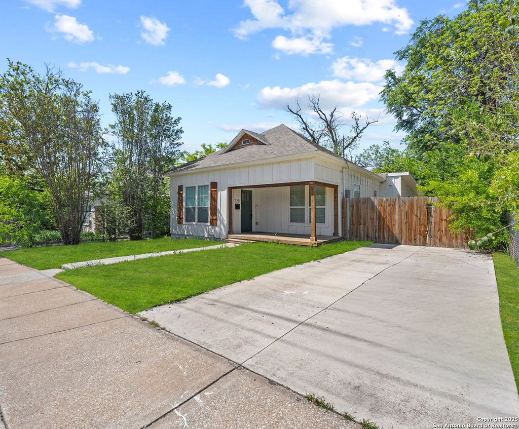 Photo of 725 WESTFALL, San Antonio, TX 78210 (MLS # 1930903)