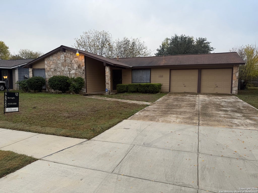 Photo of 7422 FIELDGATE DR, San Antonio, TX 78227 (MLS # 2015547)