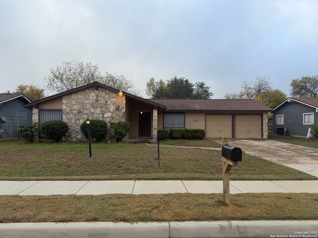 Photo of 7422 FIELDGATE DR, San Antonio, TX 78227 (MLS # 2015547)