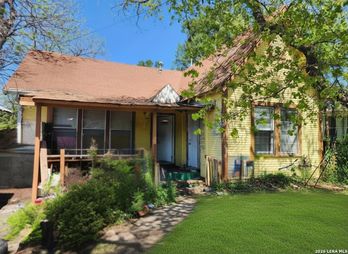 Single Family Residence at 513 Lamar St