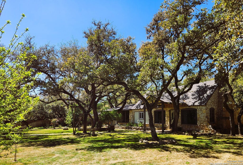 Photo of 9810 Park Dr, Helotes, TX 78023 (MLS # 1874528)