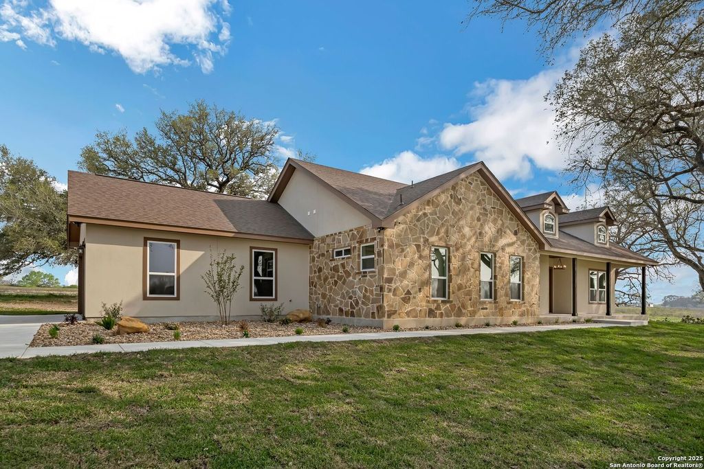 Photo of 313 Firewheel, Floresville, TX 78114 (MLS # 1890125)
