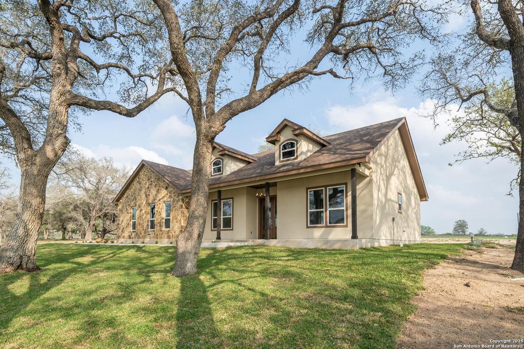 Photo of 313 Firewheel, Floresville, TX 78114 (MLS # 1890125)