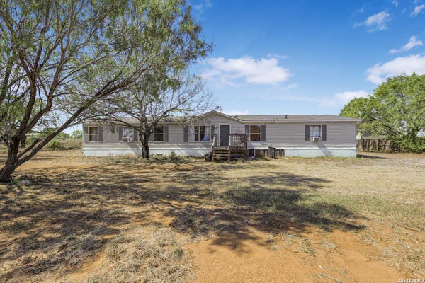 381 Bluefield, Pleasanton, TX, 78064