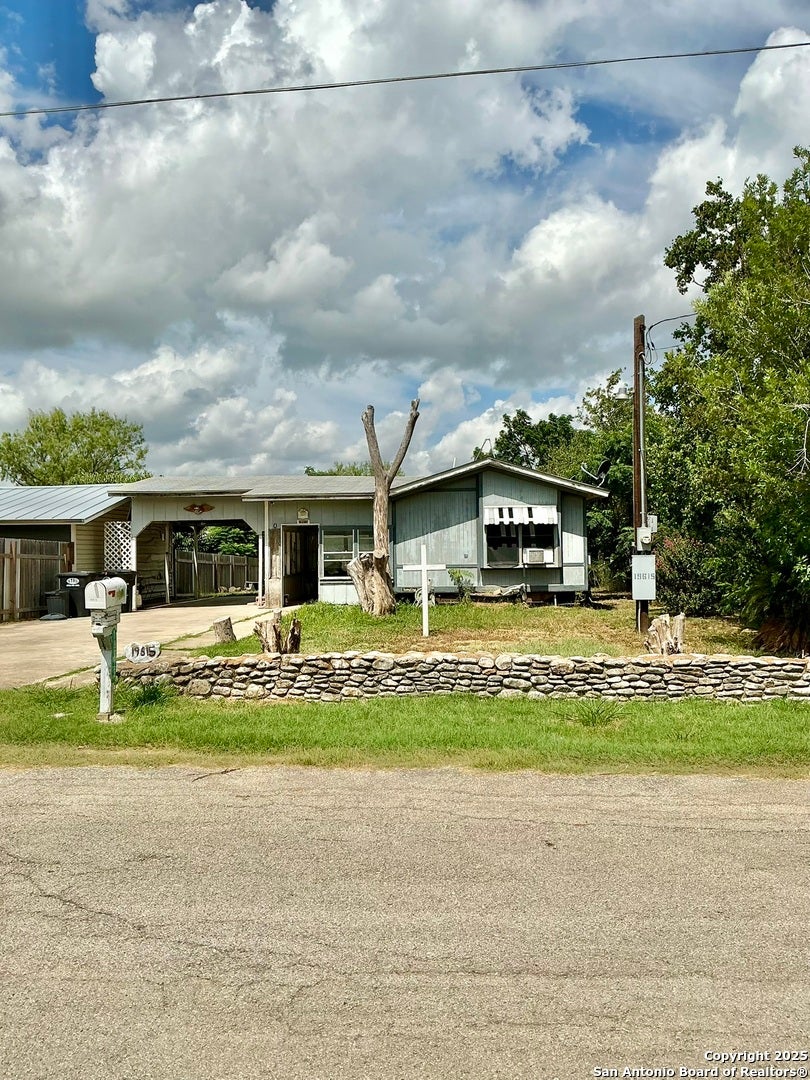 Photo of 19615 Oil Street, Somerset, TX 78069 (MLS # 1887616)
