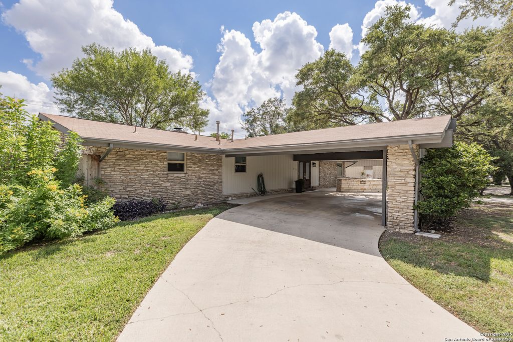 Photo of 8722 Midcrown, Windcrest, TX 78239 (MLS # 1910553)