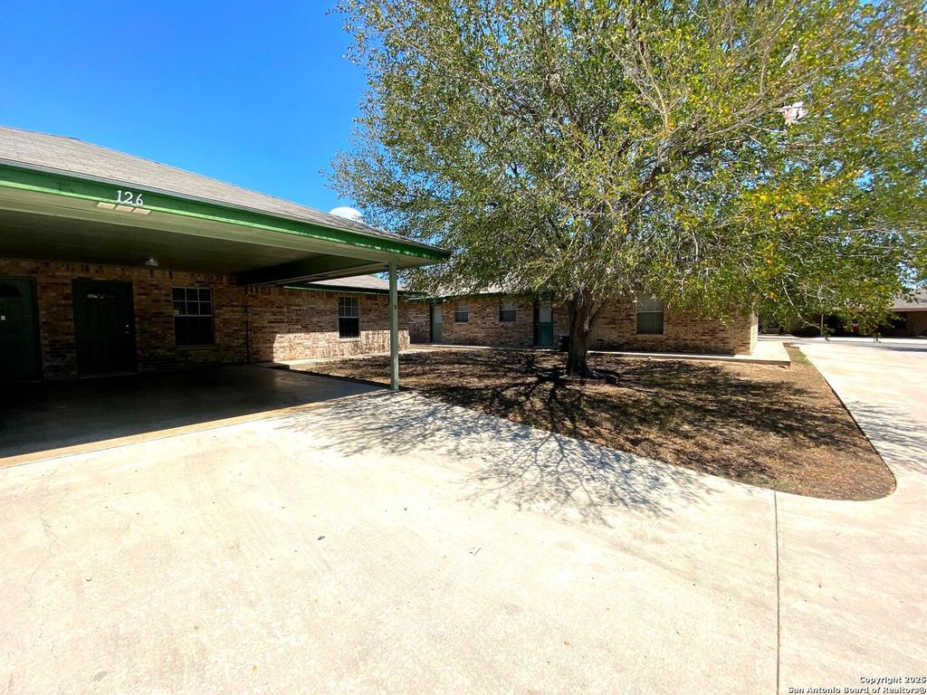 Photo of 126 S Mansfield St B #B, Pleasanton, TX 78064 (MLS # 1898673)