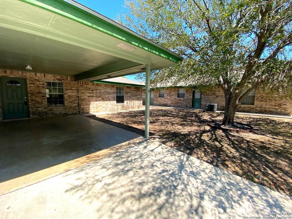 Photo of 126 S Mansfield St B #B, Pleasanton, TX 78064 (MLS # 1898673)
