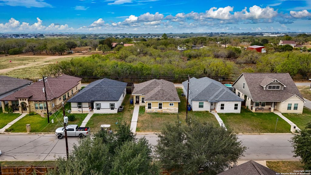 Photo of 760 Crestview, Floresville, TX 78114 (MLS # 1925726)