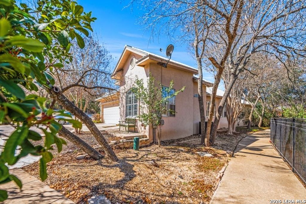 Photo of 20 Oakwell Farms, San Antonio, TX 78218 (MLS # 1944154)