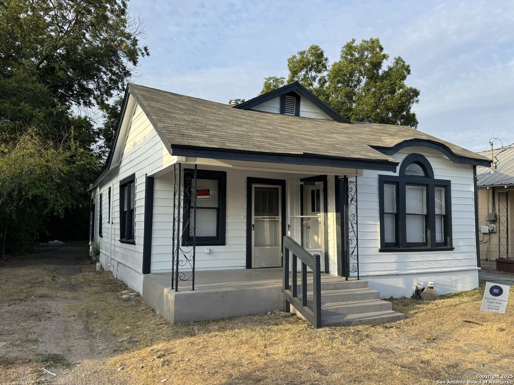 Photo of 1610 Hays, San Antonio, TX 78202 (MLS # 1908393)