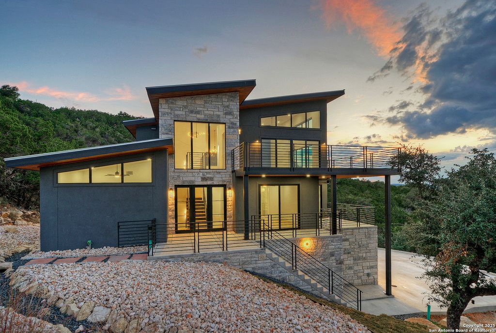 Photo of 585 Highland Terrace, Canyon Lake, TX 78133 (MLS # 1916566)