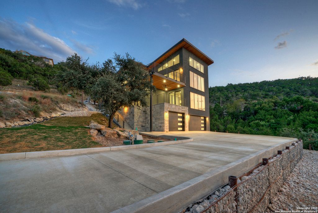 Photo of 585 Highland Terrace, Canyon Lake, TX 78133 (MLS # 1916566)