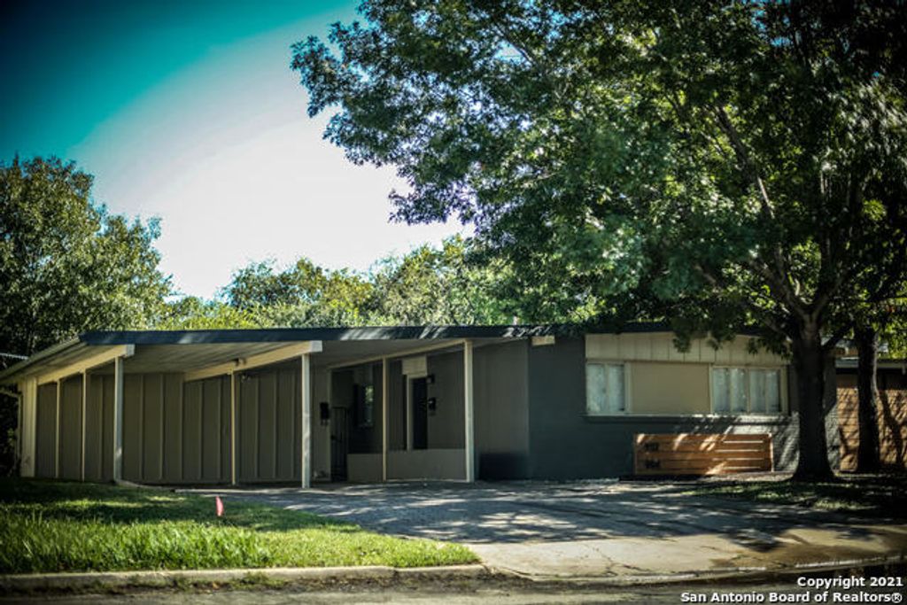 Photo of 902 CHEVY CHASE DR 904 #904, San Antonio, TX 78209 (MLS # 1958976)