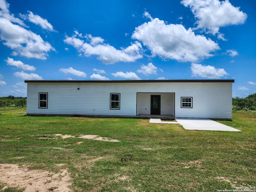 Photo of 950 Highsmith Rd, Seguin, TX 78155 (MLS # 1898730)