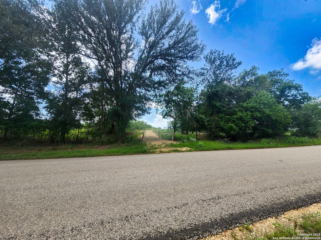 Photo of 950 Highsmith Rd, Seguin, TX 78155 (MLS # 1898730)