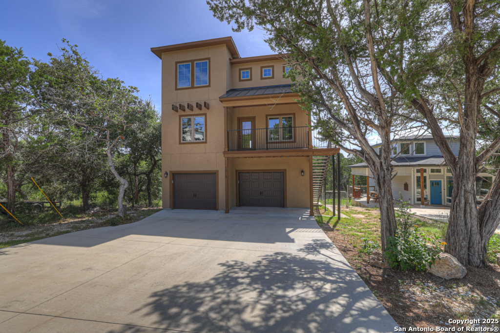 1216 Canyon Lake