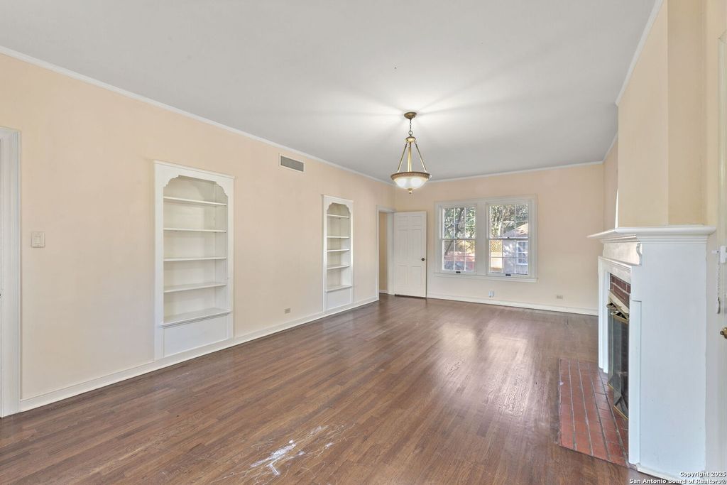 Photo of 231 Belvidere, Olmos Park, TX 78212 (MLS # 1928412)