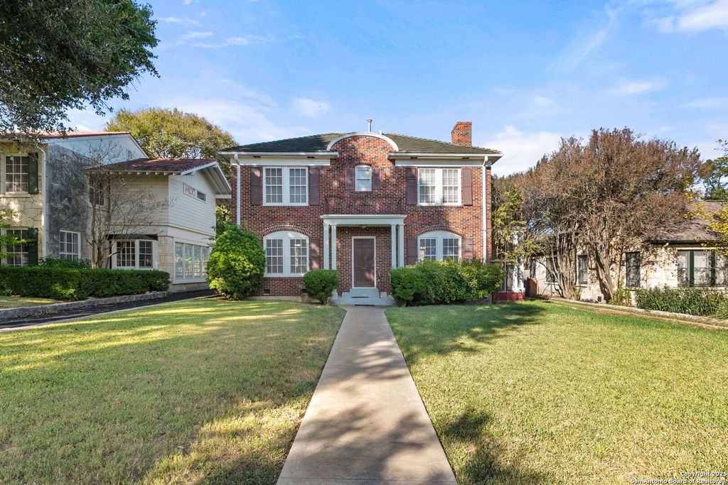 Photo of 231 Belvidere, Olmos Park, TX 78212 (MLS # 1928412)