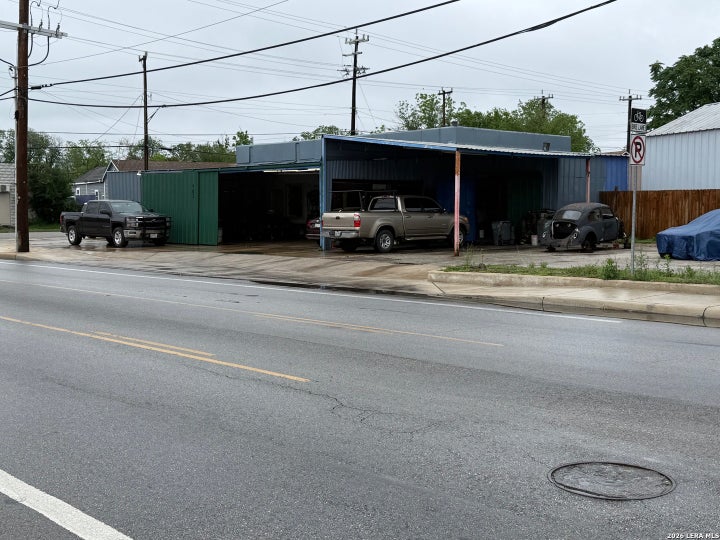 Photo 1 of 12 — 702 Roosevelt, San Antonio, TX 78210