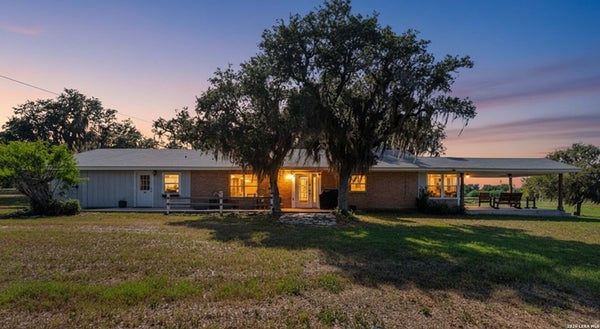 180 FREEMAN CIR, GEORGE WEST, TX 78022 - Image 3e6fd0c1aee3bdbb6f9be00ffaad2c52/712200595