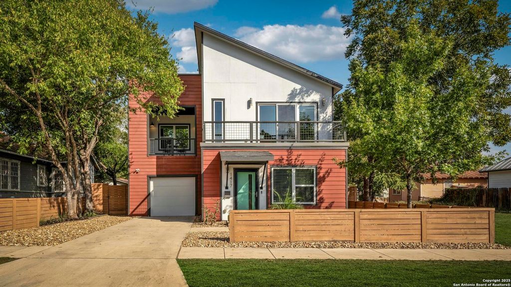 Photo of 1417 E Crockett, San Antonio, TX 78202 (MLS # 1917892)