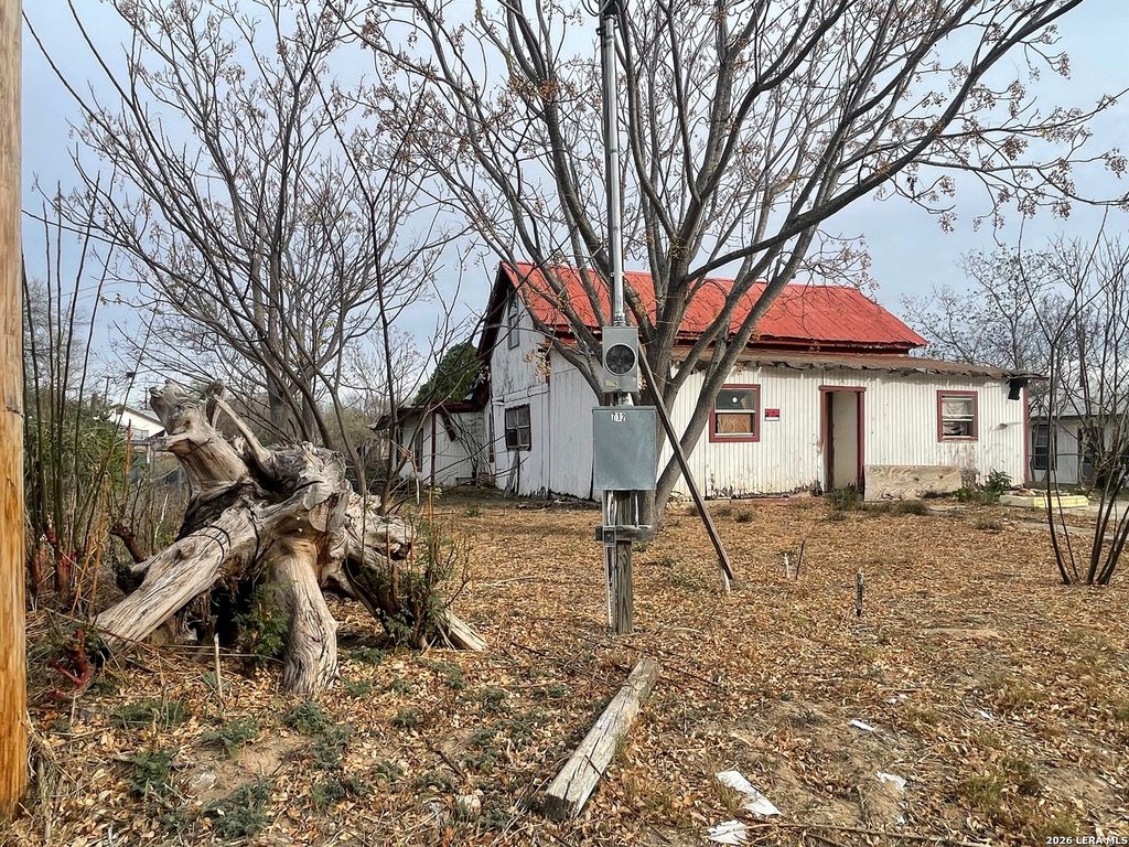 Photo of 712 Devine, Devine, TX 78016 (MLS # 1935972)
