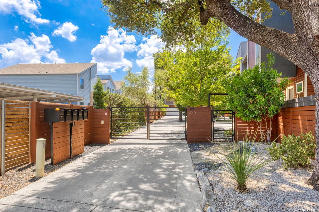 Photo of 326 Clay 102 #102, San Antonio, TX 78204 (MLS # 1958711)