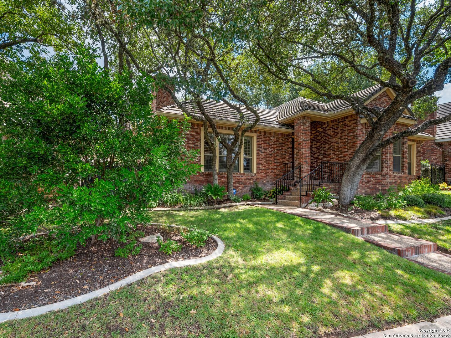 106 Westcourt