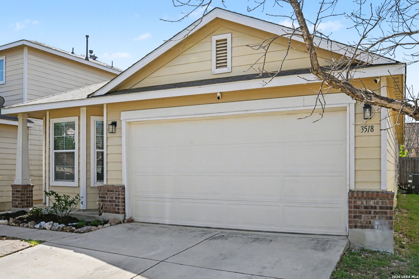 Search 3518 York Crst