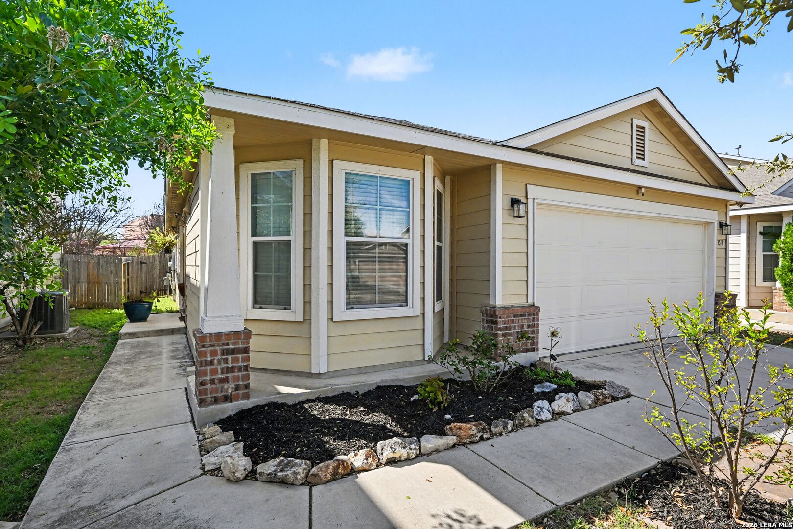 Search 3518 York Crst