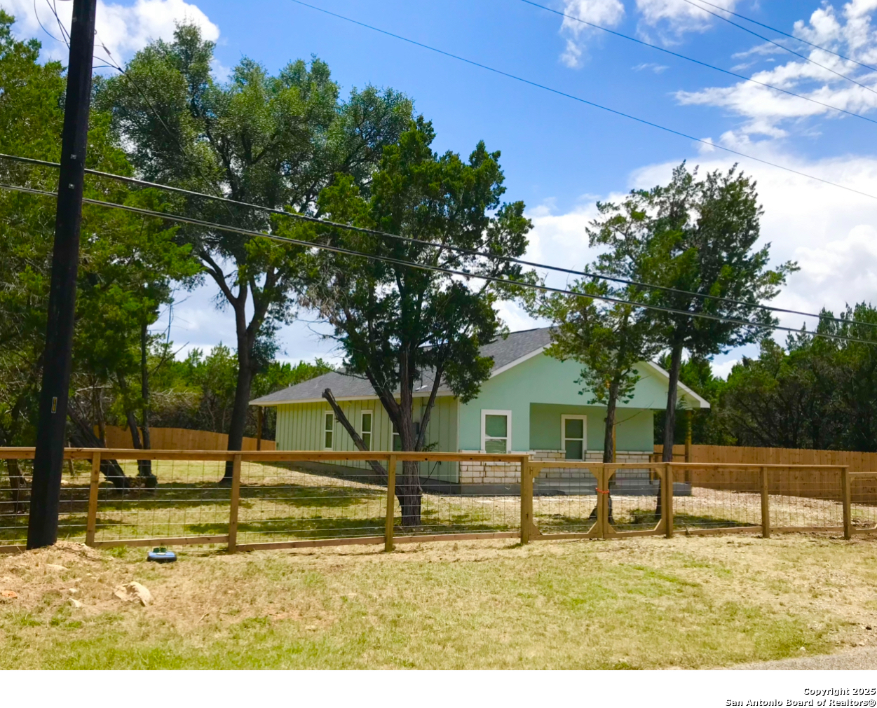 1416 Skyline Hills