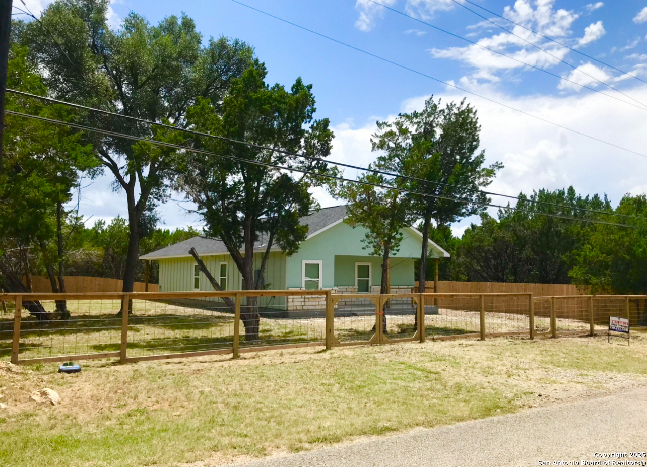 1416 Skyline Hills