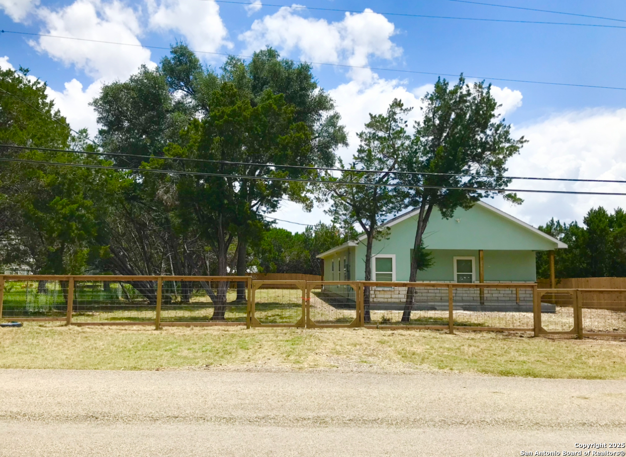 1416 Skyline Hills