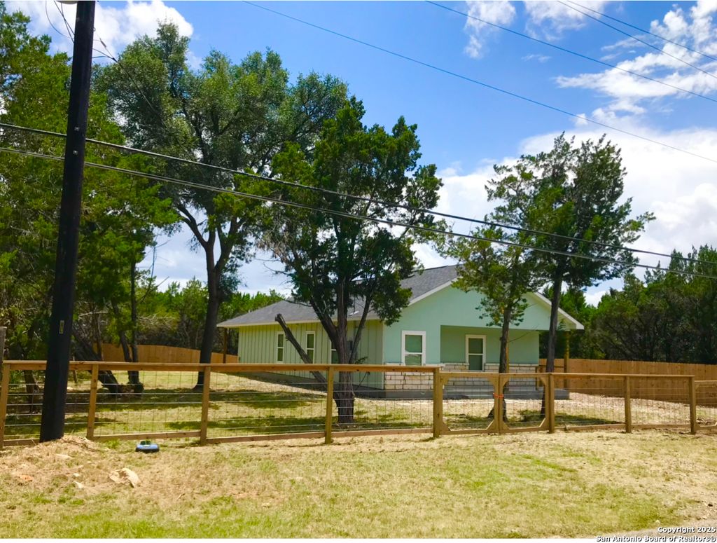 Photo of 1416 Skyline Hills, Canyon Lake, TX 78133 (MLS # 1887771)