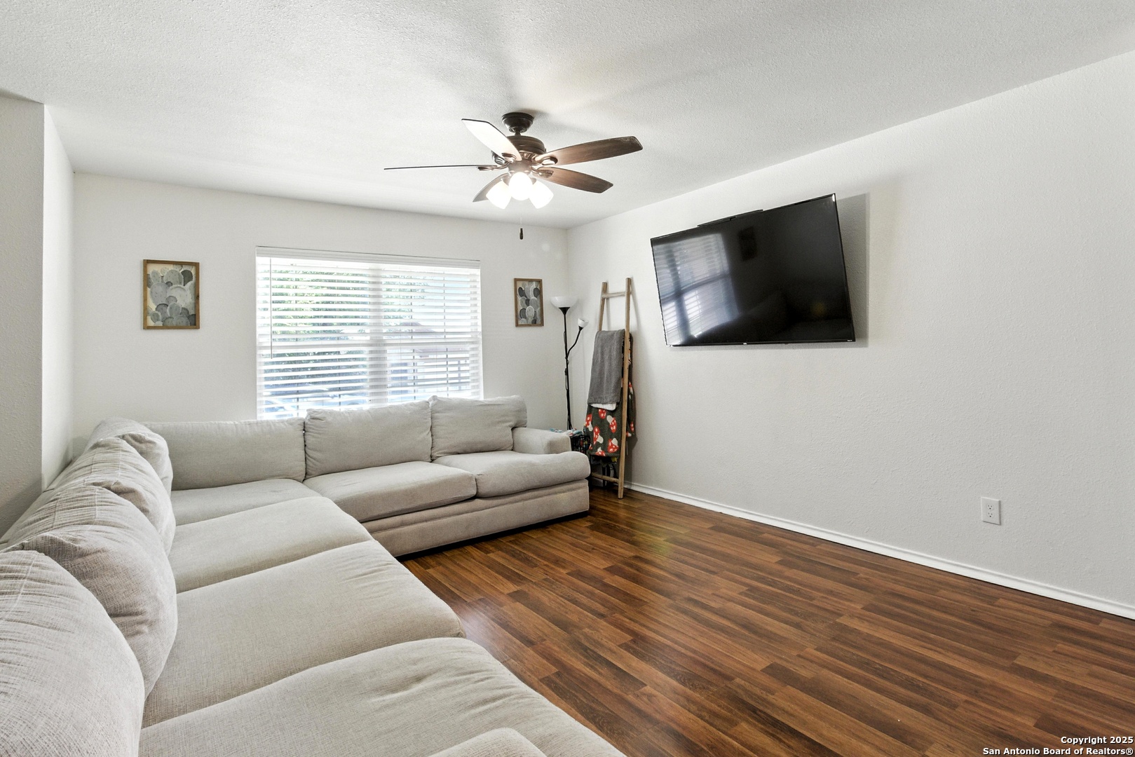 10727 Shaencrossing