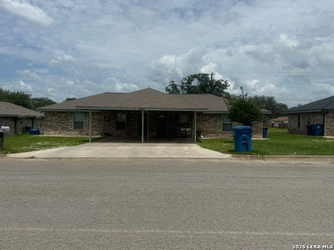 Property photo of 1052 Long St, Pleasanton, TX 78064