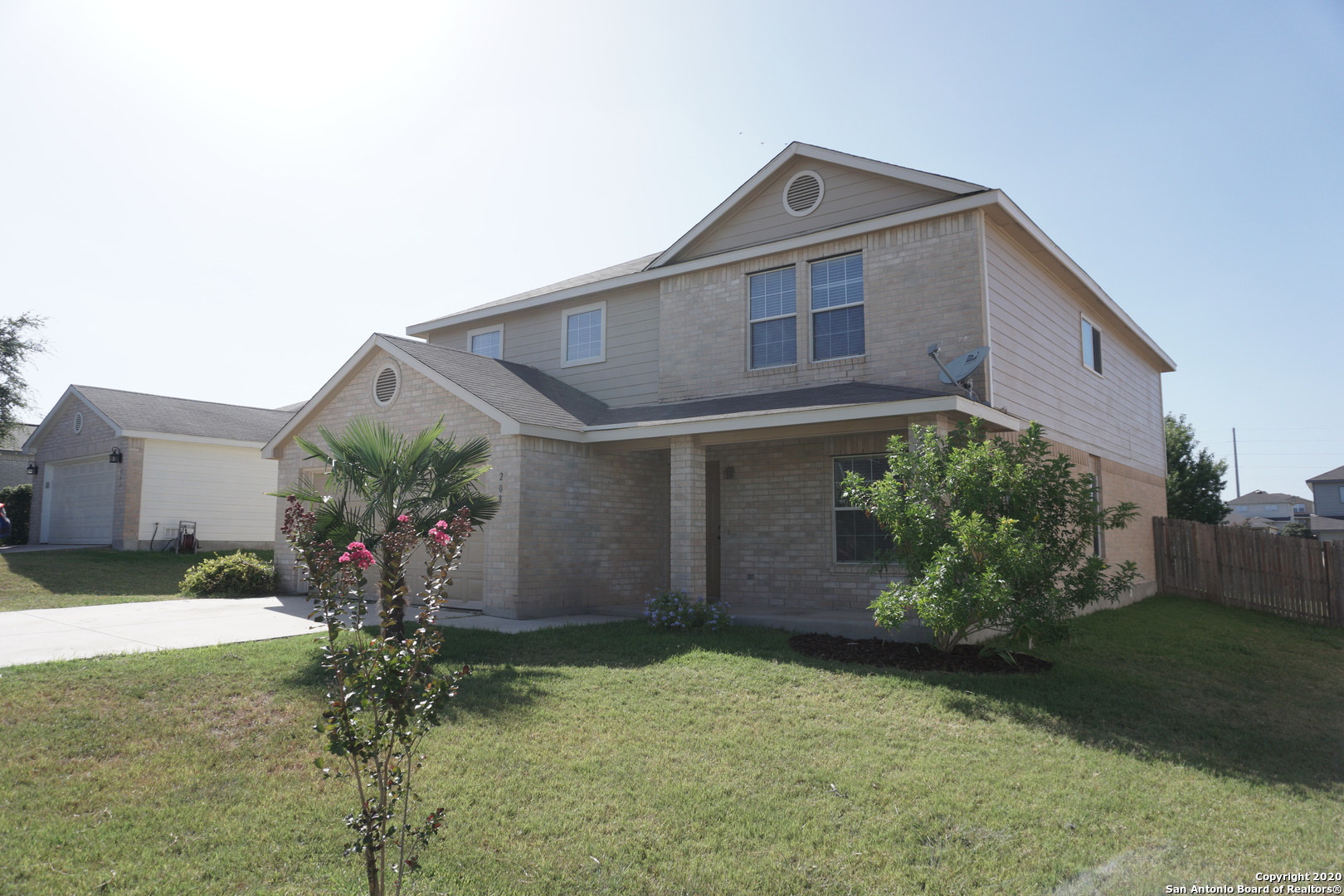 208 WILLOW RUN