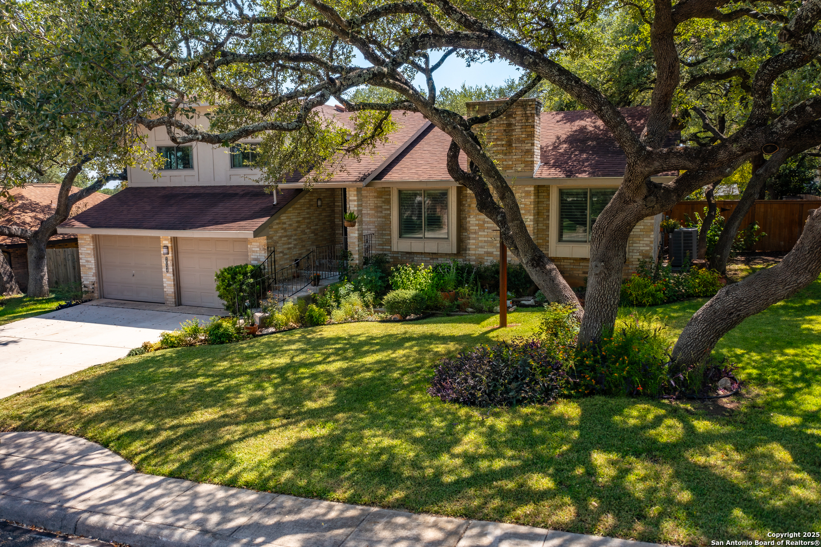 2034 Encino Vista