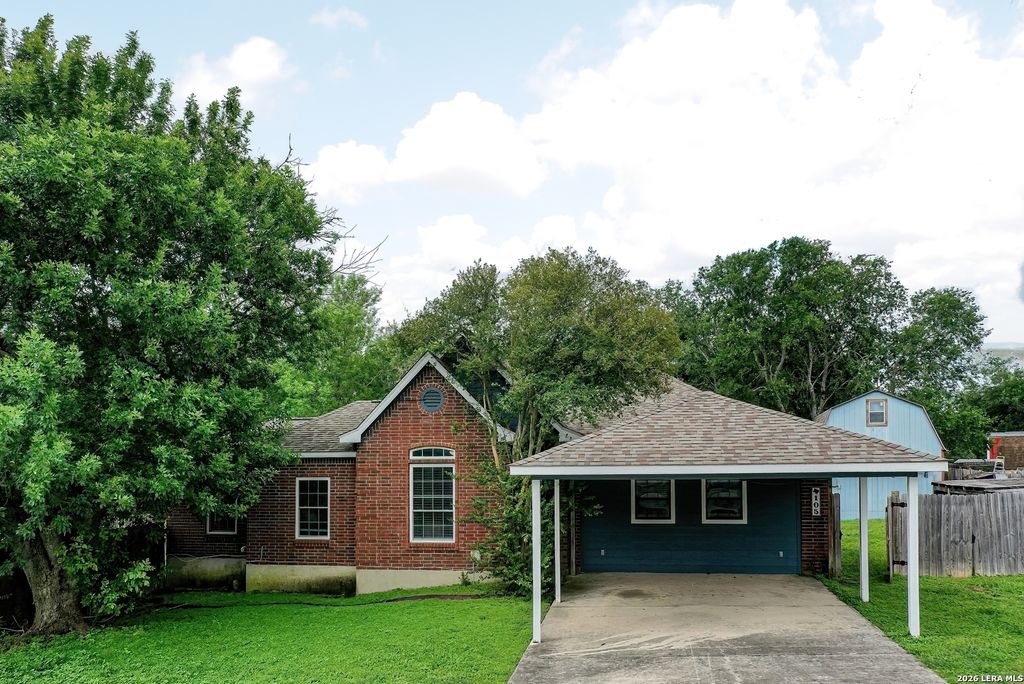 Photo of 105 SKY COUNTRY DR, New Braunfels, TX 78132 (MLS # 1991772)