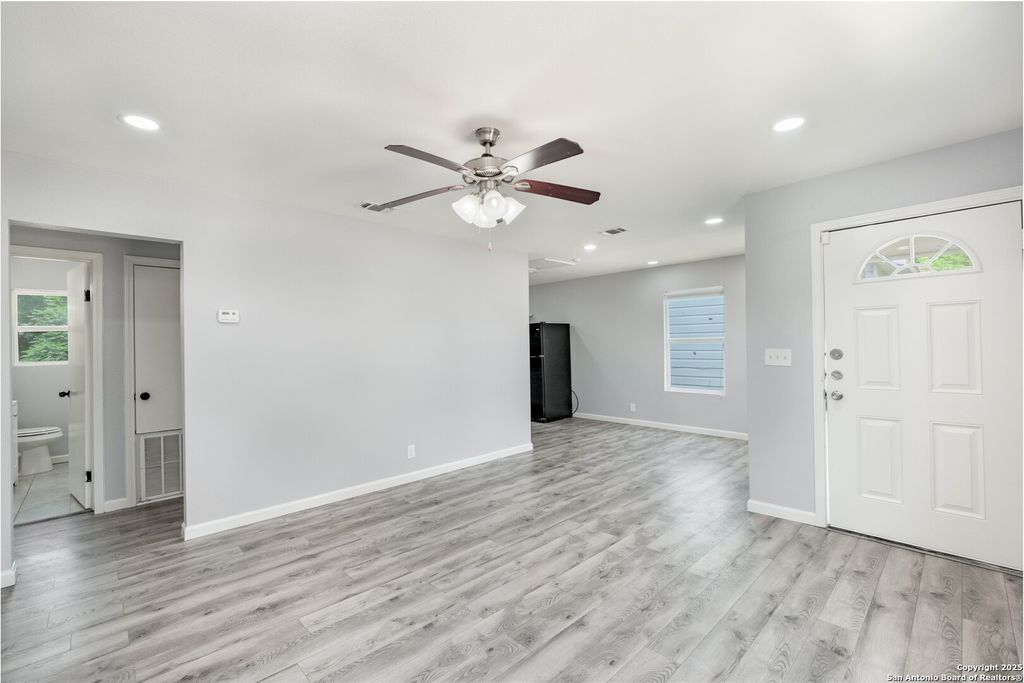 Photo of 2010 Lamar St, San Antonio, TX 78202 (MLS # 1889682)