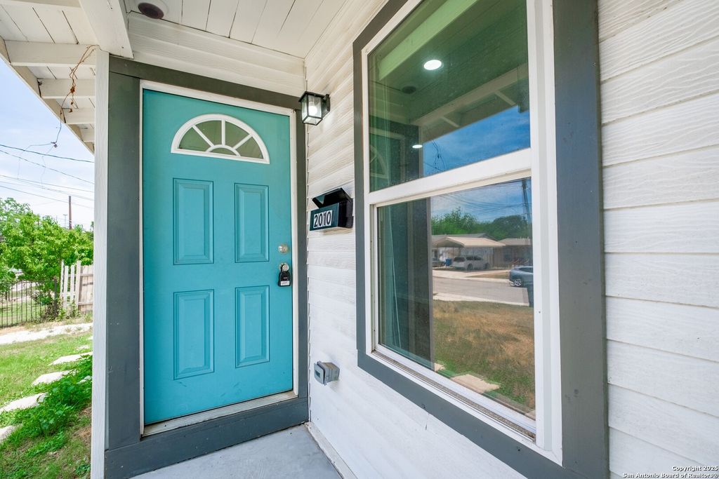 Photo of 2010 Lamar St, San Antonio, TX 78202 (MLS # 1889682)