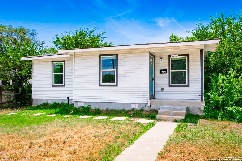 Photo of 2010 Lamar St, San Antonio, TX 78202 (MLS # 1889682)