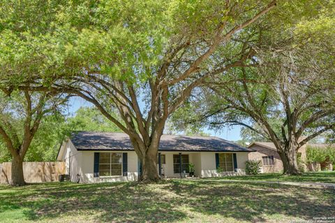 A home in Hondo