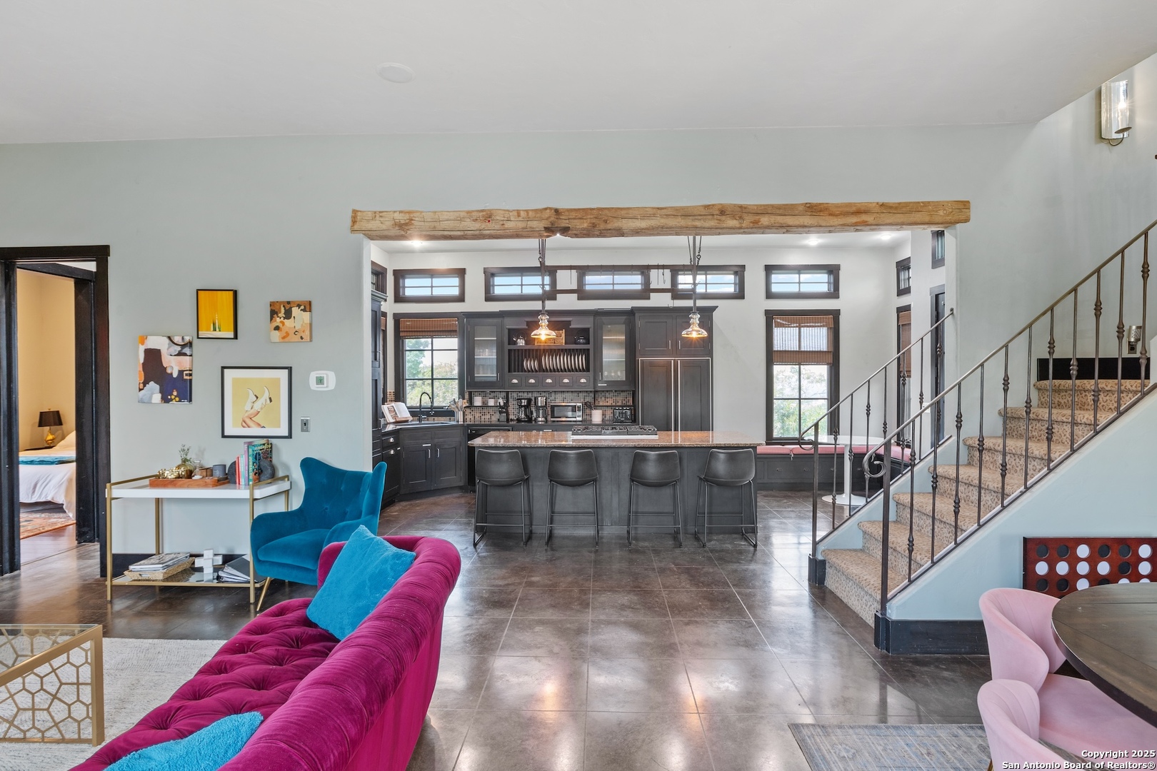 36 NW Scenic Ridge Dr