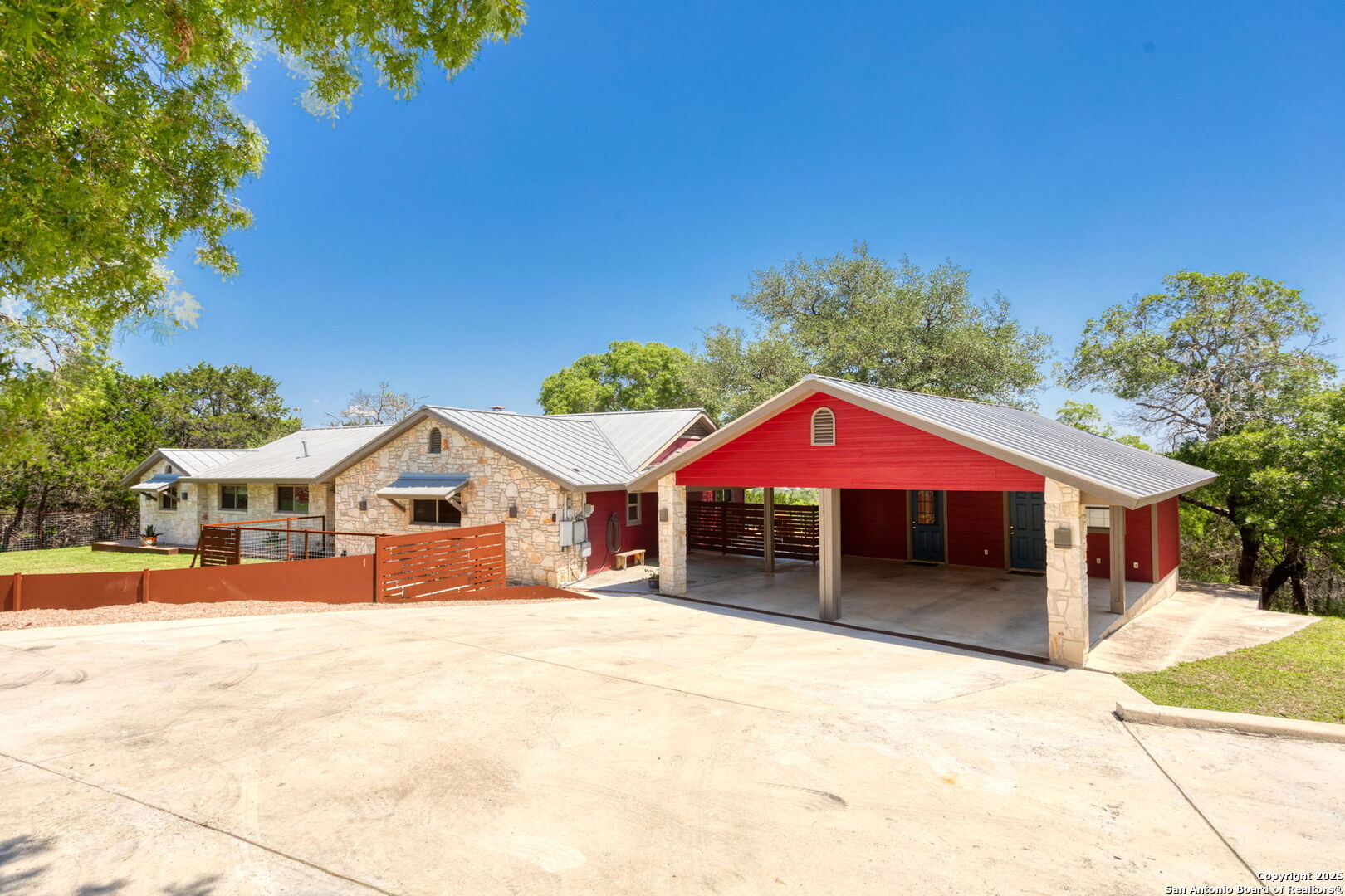 109 N Hill Top Drive