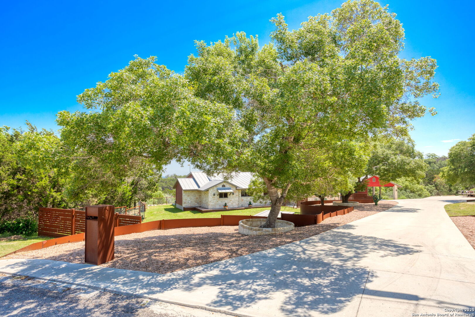 109 N Hill Top Drive
