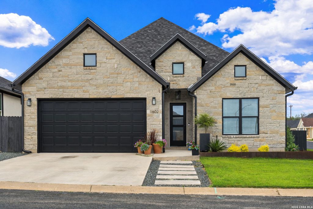 Photo of 1602 Redwood Court, Fredericksburg, TX 78624 (MLS # 1946908)